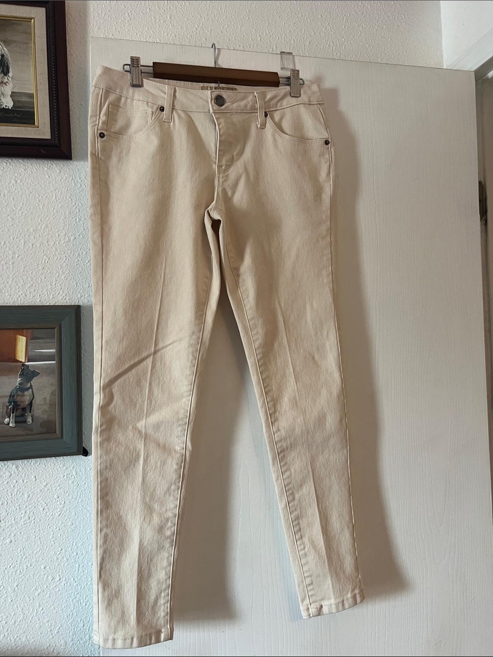 Hybrid & company Beige Skinny Jeans, mid-rise 30 plus inseam.